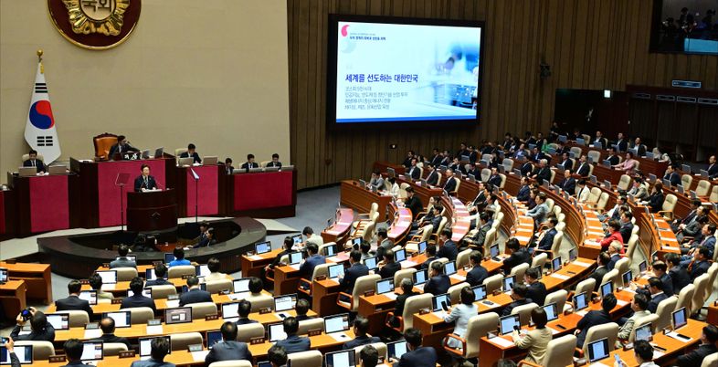 [속보] 31.8조 추경안, 본회의 통과…與 단독 처리·野 표결 불참