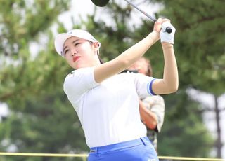 첫 챔피언조 맞이한 박혜준, 1타 차 쫓는 노승희