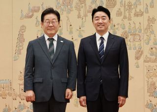 5㎏ 빠졌다는 강훈식…"이 대통령, 처음부터 대통령이었던 것처럼 일해"