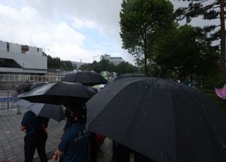 [내일날씨] 낮 최고 37도 '폭염'…내륙 중심 소나기