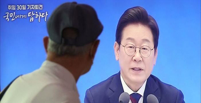 간 달라며 미소 짓는 용왕 [기자수첩-산업]
