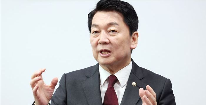 [속보] 안철수, 혁신위원장 전격 사퇴…당대표 도전 선언