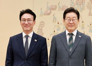 李대통령, 김민석 총리와 오찬 회동…"안전·질서·민생 책임지고 챙겨달라"