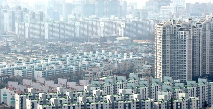 자금줄 묶었지만…2명 중 1명 "하반기 집값 오른다"