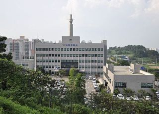 새벽에 훔친 차량 몰다가 경찰관·차량 5대 친 10대들