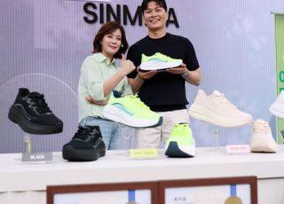 KT알파 쇼핑, '신미사' 바로워크 운동화 최초 론칭