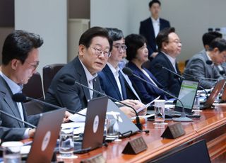 [속보] 李슬롯 머신 사이트 "방산 육성 컨트롤타워 신설…전략회의 정례화도 검토"