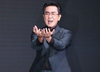 류승룡 '살아 숨쉬는 포즈'