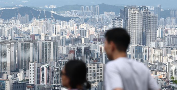 집값 상승세 꺾이고 거래 ‘뚝’…대출 규제에 시장은 ‘관망’