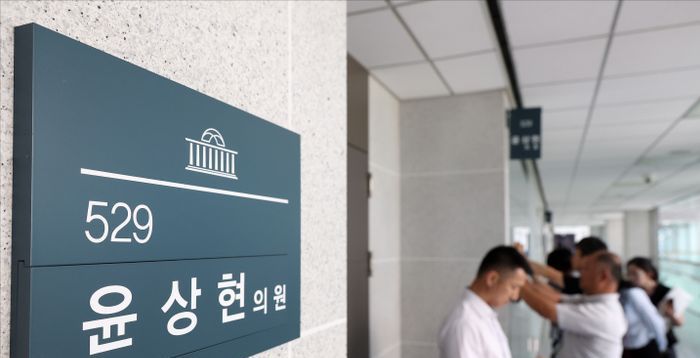 김건희 특검팀, '공천개입 의혹' 윤상현·김영선·김상민 주거지 등 10여 곳 압색