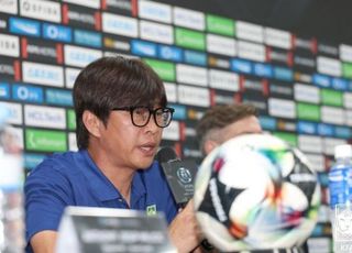 우승 외친 신상우 감독 “랭킹으로 축구하는 건 아니다”