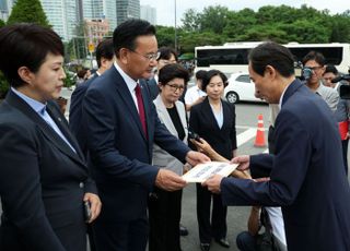 “특활비 증액한 민주당, 내로남불 넘어 안면몰수 수준”
