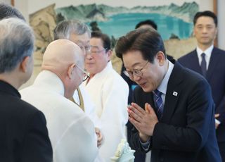 李대통령, 종교 지도자들 만나 "합리적·포용적 세상될 수 있게 큰 역할 기대"