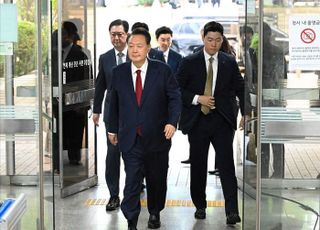 尹 구속심사 진행 중…범여권 "재구속으로 겸허히 죗값 치러야"