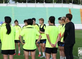 '골 터뜨릴 그녀들' 한국 여자축구대표팀, 우승 향한 첫 관문 '중국전'