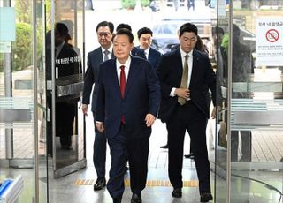 尹 구속심사 진행 중…범여권 "재구속으로 겸허히 죗값 치러야"