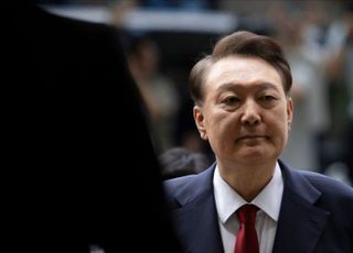 尹 구속심사, 저녁식사 위해 1시간 휴정…오후 8시 재개