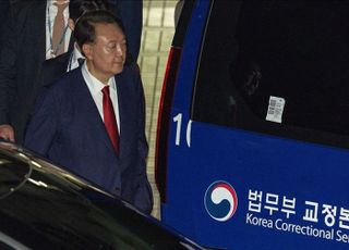 '무더위 계속'…尹, 에어컨 없는 3평 남짓 독방서 지내야