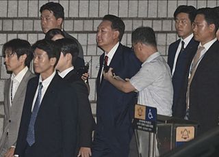 尹 신병 확보한 내란 특검 "11일 조사할 예정…소환 횟수, 전직 대통령 신분과 무관"