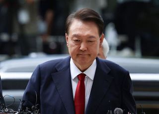 尹, 내란재판 불출석…"소환 적법 의문" vs "추후 구인 검토요청"