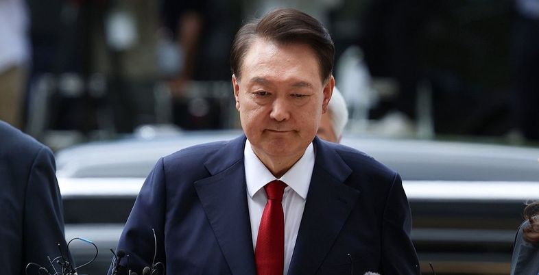 尹, 내란재판 불출석…"소환 적법 의문" vs "추후 구인 검토요청"