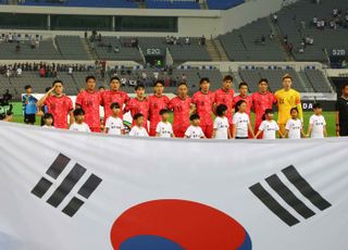한국 축구 세대교체 바람, 흥행 실패에도 ‘마이웨이’