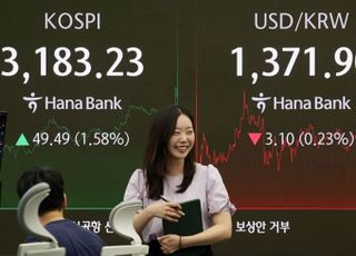 [시황] 코스피, 외인·기관 ‘사자’에 연중 최고치…3180선 마감