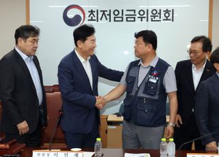 내년 최저임금 1만320원...재계 “합의 환영, 중기 지원해야”