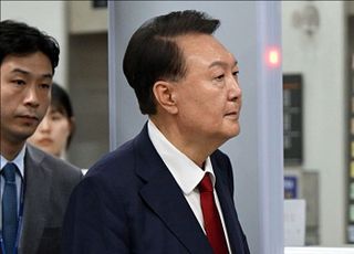 尹, '건강상 이유' 들며 소환 조사 불응…내란특검, 주말 소환 가능성 시사
