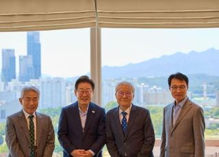 李대통령, 조갑제·정규재와 만남…"수도권 집중으론 답 안 나와"