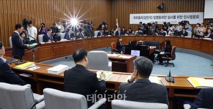 野 "李정부 청문회, 위법을 위법이라 갑질을 갑질이라 말 못해"