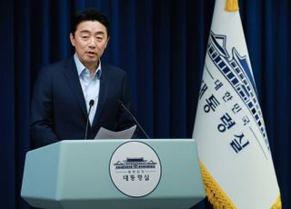 與 "최휘영·김윤덕, 李정부 실용 철학 구현할 적임자"
