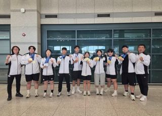 '금13개' 들어 올린 한국 역도대표팀 금의환향…출전선수 전원 메달