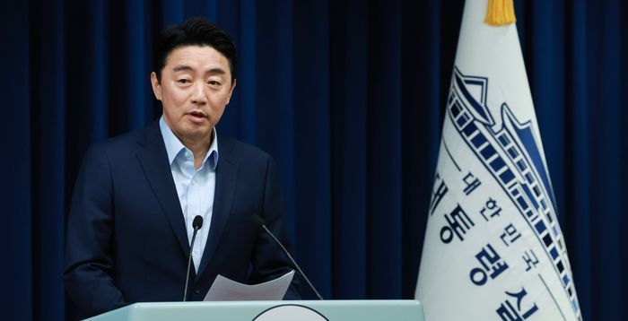 與 "최휘영·김윤덕, 李정부 실용 철학 구현할 적임자"