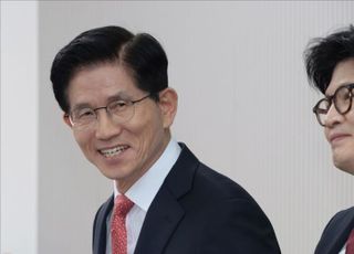 국민의힘 당권주자 출마 임박…친윤계, '김문수·한동훈' 견제 나설까