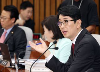주진우, 강훈식 향해 "아첨도 적당히"