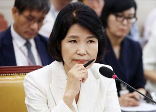 이진숙, 보수 품격을 위해 직 던지고 나와라