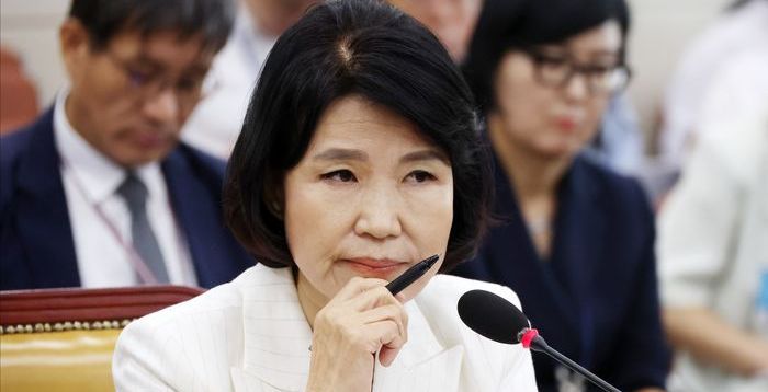 이진숙, 보수 품격을 위해 직 던지고 나와라