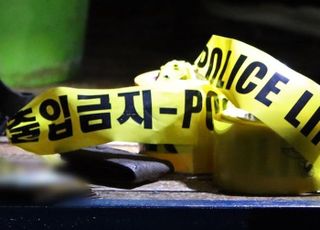 사망 20일 만에 발견된 60대·40대 모자…집엔 단전·단수 독촉장