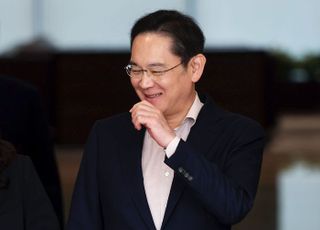 이재용, 글로벌 재계모임 참석 후 귀국…"열심히 하겠다"