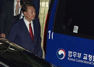내란특검 尹 강제구인 시도 일단 불발…"15일 오후 2시 인치 재지휘"