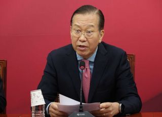 권영세 "한동훈, 즉각적 계엄 반대 메시지 경솔했다"