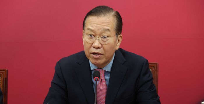 권영세 "한동훈, 즉각적 계엄 반대 메시지 경솔했다"