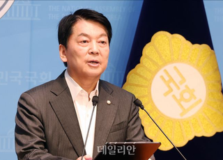 李대통령 변호인단, 정부 요직에 투하?… 안철수 "이번이 끝이 아닐 것"