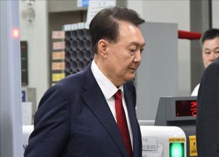 내란특검, 尹 '버티기'에 "구속기간 연장 없이 바로 기소도 검토"