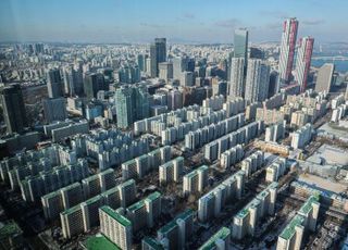 반세기 만에 재건축 본격화…여의도, 대출 막혀도 신고가 랠리