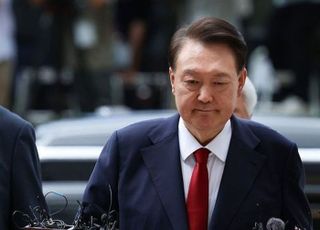 尹 측 "특검, 강제인치 공개적 망신 주려는 행태…형사법 취지 훼손"