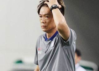 충격의 한일전 3연패, 용인에 울려 퍼진 “홍명보 나가”