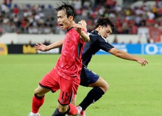 한국 울린 저메인, 득점왕·MVP 석권…김문환 최우수 수비상