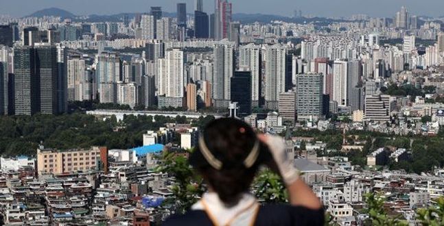 [국토부 당면 과제①] 과열된 서울 부동산 시장 잡기...규제 일변도 정책에서 탈피?